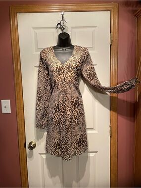Time and Tru Leopard Print V-Neck Long Sleeve Dress - Brown/Tan